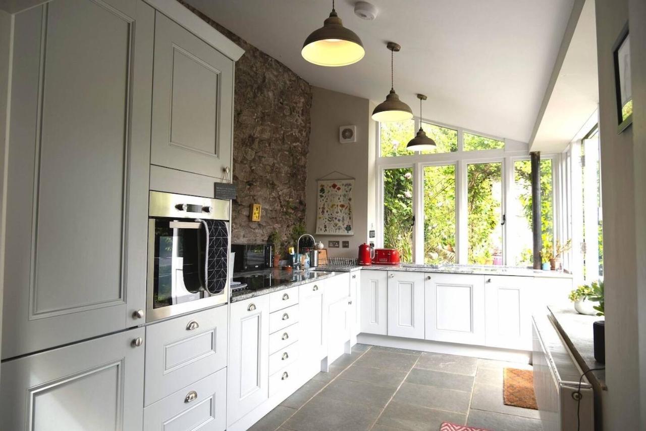 Lovely Property In The Heart Of Somerset, Sleeps 9 Shepton Mallet Bagian luar foto