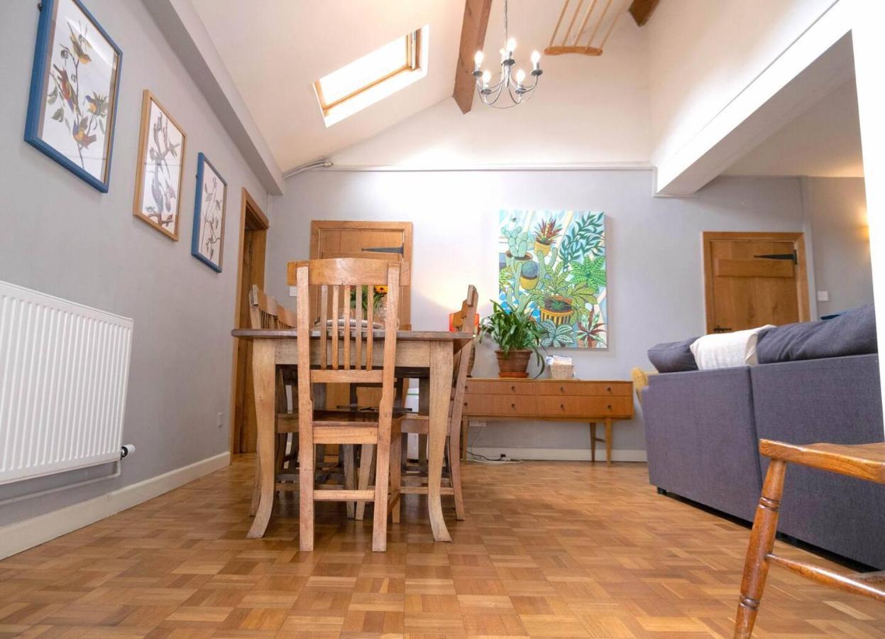 Lovely Property In The Heart Of Somerset, Sleeps 9 Shepton Mallet Bagian luar foto