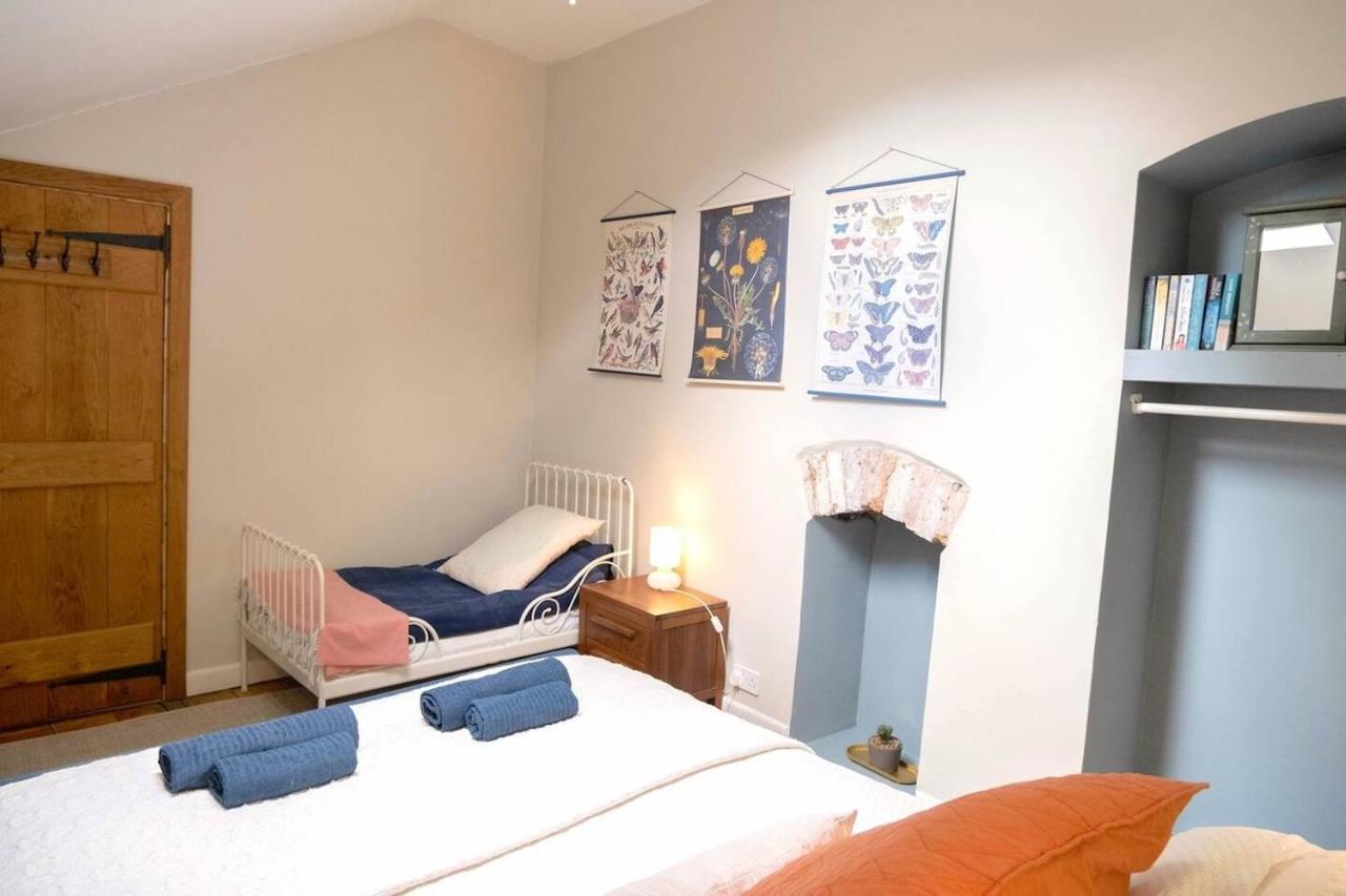 Lovely Property In The Heart Of Somerset, Sleeps 9 Shepton Mallet Bagian luar foto