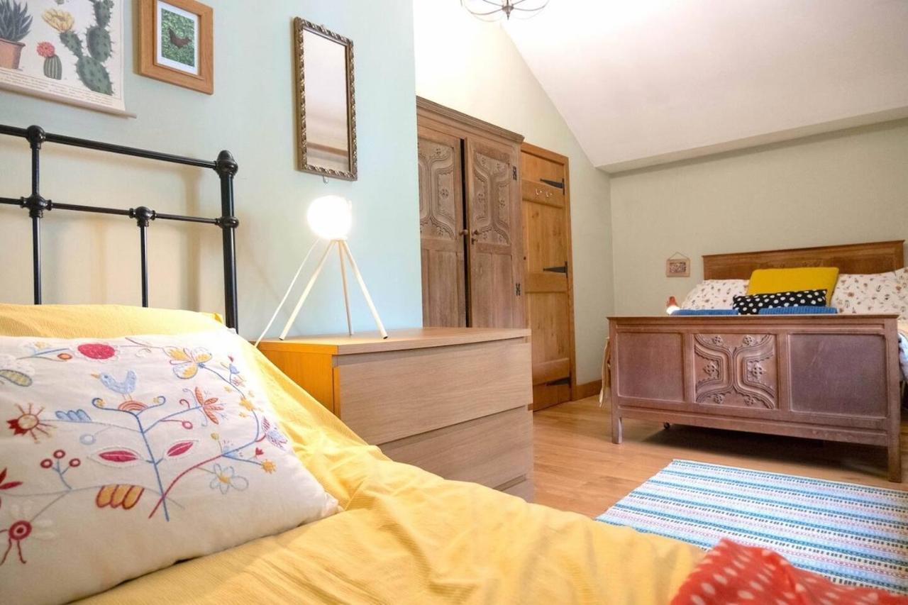 Lovely Property In The Heart Of Somerset, Sleeps 9 Shepton Mallet Bagian luar foto