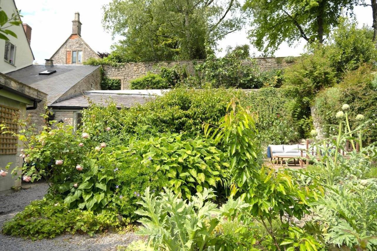 Lovely Property In The Heart Of Somerset, Sleeps 9 Shepton Mallet Bagian luar foto