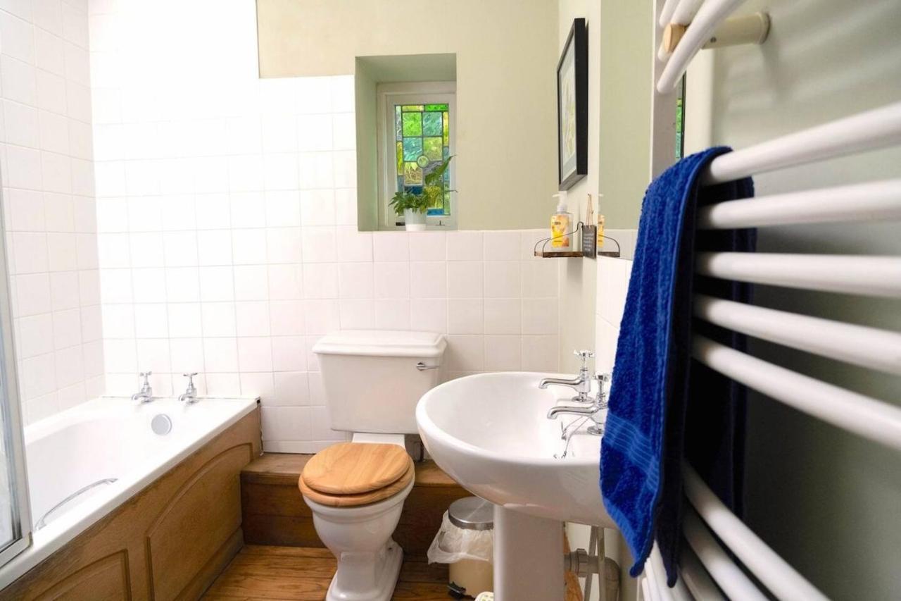 Lovely Property In The Heart Of Somerset, Sleeps 9 Shepton Mallet Bagian luar foto
