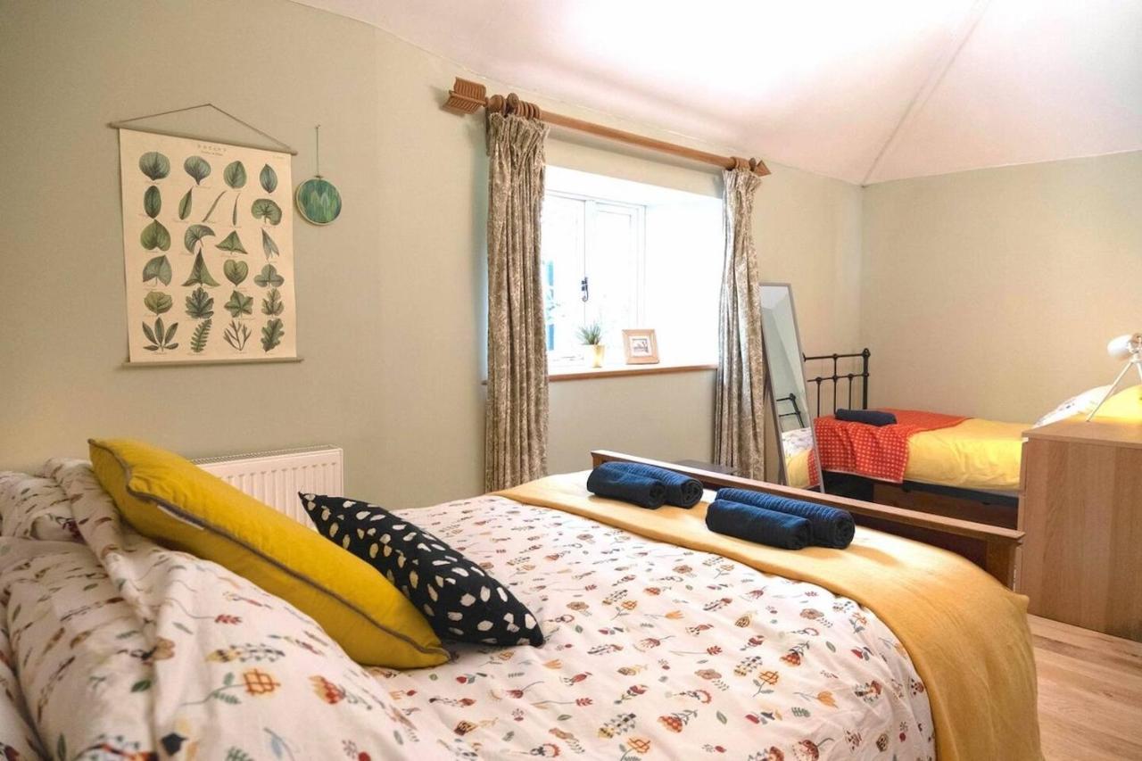 Lovely Property In The Heart Of Somerset, Sleeps 9 Shepton Mallet Bagian luar foto