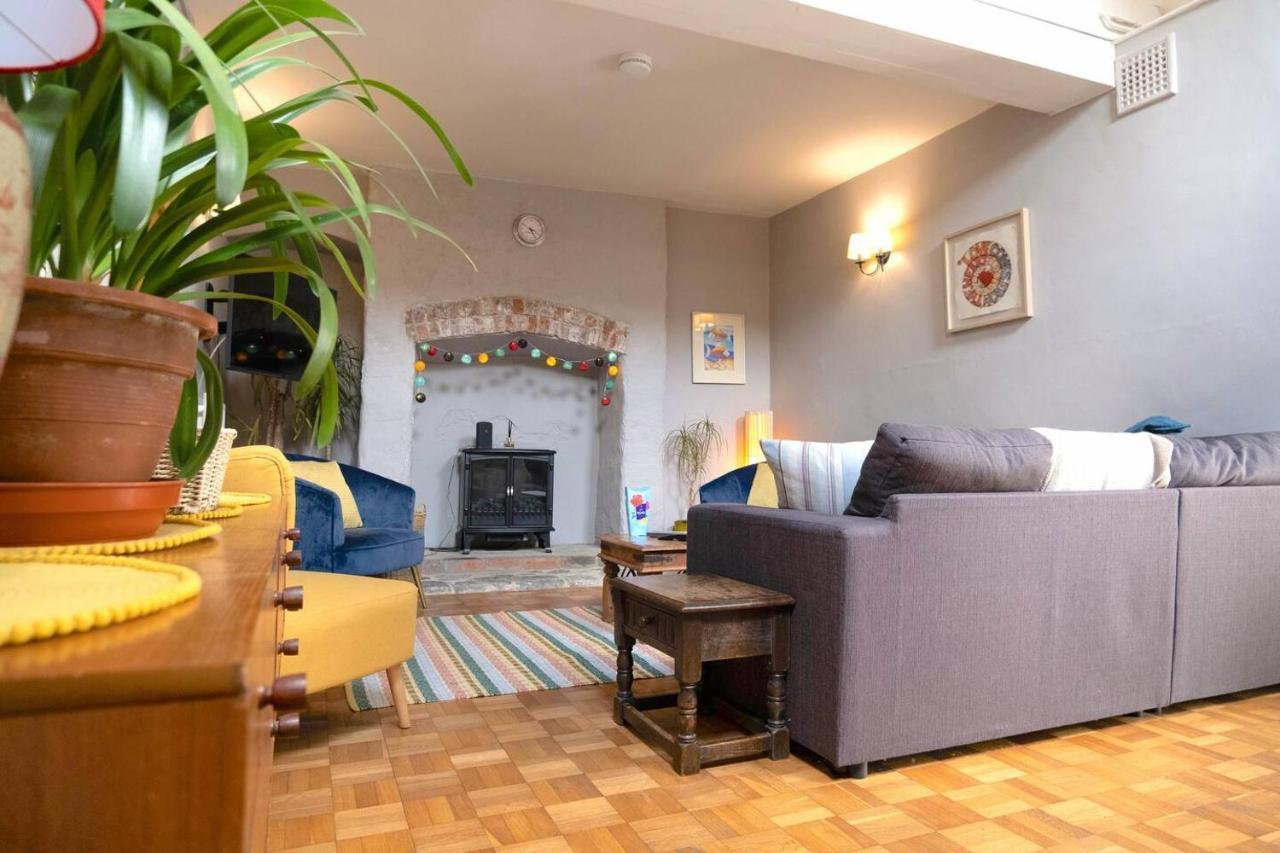 Lovely Property In The Heart Of Somerset, Sleeps 9 Shepton Mallet Bagian luar foto