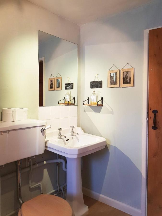 Lovely Property In The Heart Of Somerset, Sleeps 9 Shepton Mallet Bagian luar foto